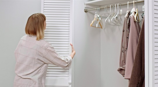 http://sherwin.scene7.com/is/image/sw/dec18-EntrywayCloset-step1?qlt=92&resMode=bilin&fit=stretch,1&wid=541